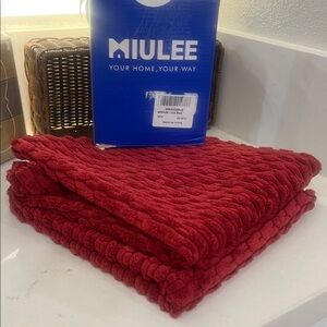 MIULEE Plush Red two pillow covers . New in box